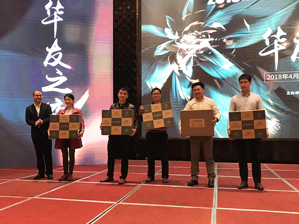 聯(lián)開風(fēng)采-鎳峰會領(lǐng)獎(jiǎng)